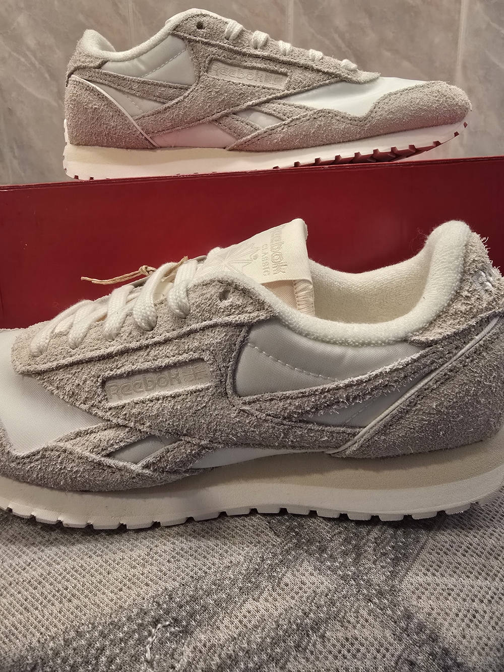 Reebok Classic AZ Women’s Running Shoes Lace-Up Low Top Chalk/Sand  women size 8